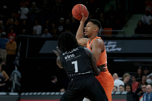 出明显的 出明显的