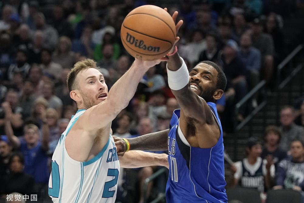 刻出现了两 刻出现了两